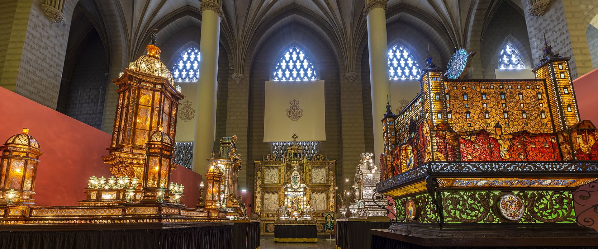 Labor Por encima de la cabeza y el hombro dirigir Rosario de Cristal - Catedrales de Zaragoza
